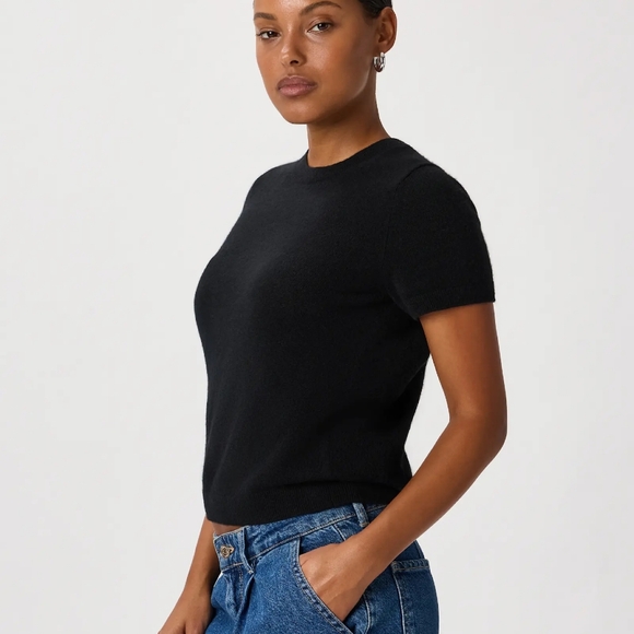 Quince Mongolian Cashmere Classic Black Tee NWT - Picture 2 of 5